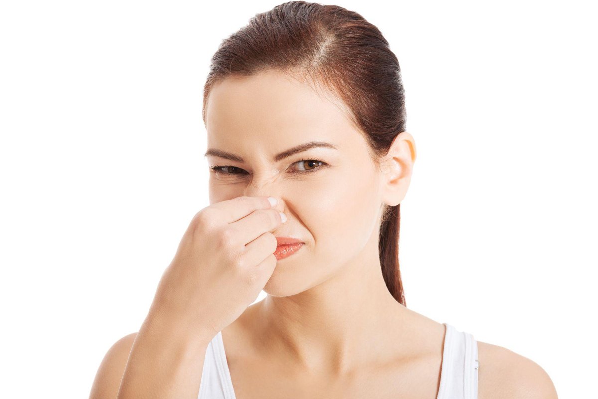 چگونه از شر بوی بدن خلاص شویم؟ علت و درمان