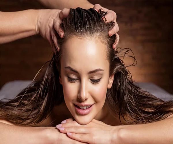 ماساژ پوست سر برای تقویت ریشه مو